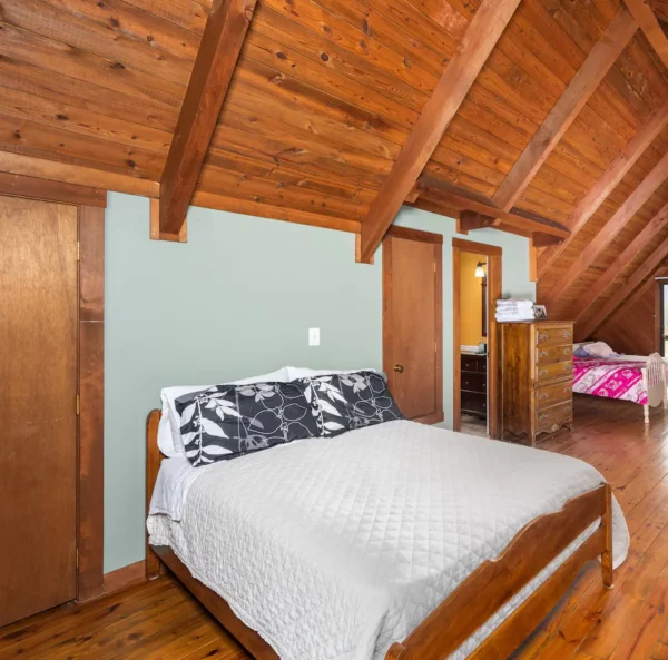 Lovingston House Loft Full Bed