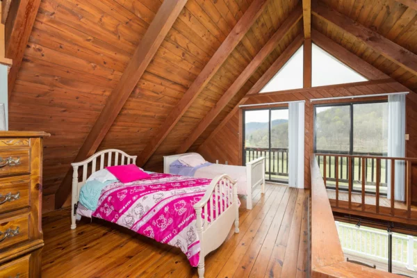 Lovingston House Loft Twin Beds