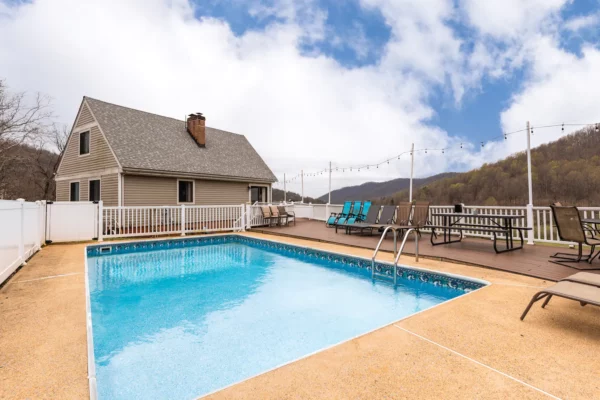 Lovingston House Pool